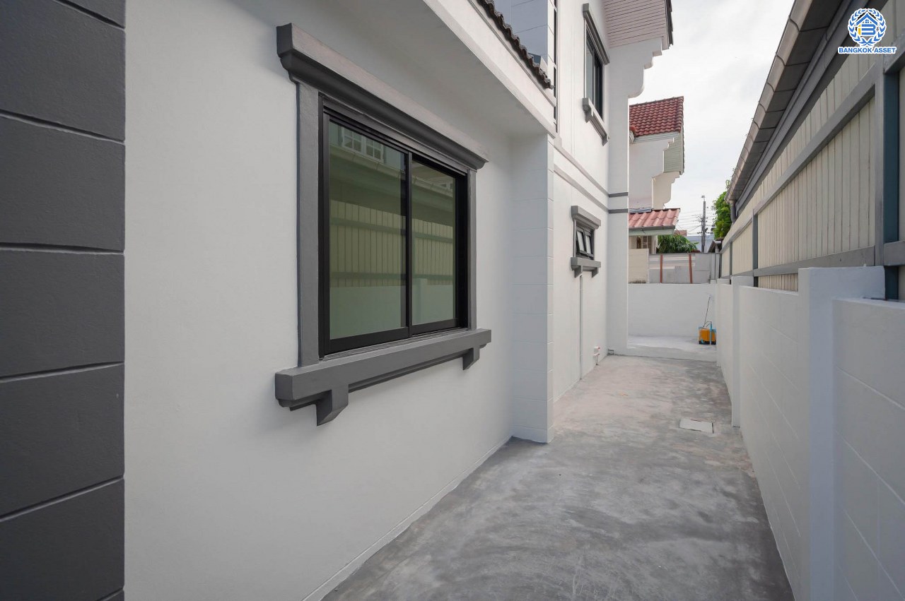 บ้านมือสองตกแต่งใหม่ โครงการ มณียา3 รัตนาธิเบศร์-ท่าอิฐ แบรนด์ Property Perfect หลังใหญ่ เนื้อที่ 61.3 ตร.ว. ฟังก์ชันครบ 3 ห้องนอน 2 ห้องน้ำ 1 ห้องอเนกประสงค์ 3 ที่จอดรถ บนทำเลเชื่อมต่อถนนรัตนาธิเบศร์ และถนนราชพฤกษ์ ใจกลาง 2 เซ็นทรัลฯ ใกล้ MRT "สถานีบางรักน้อยท่าอิฐ" และทางด่วน "งามวงศ์วาน"